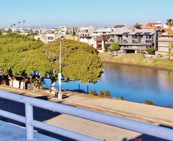 A view of the water from a bridge.