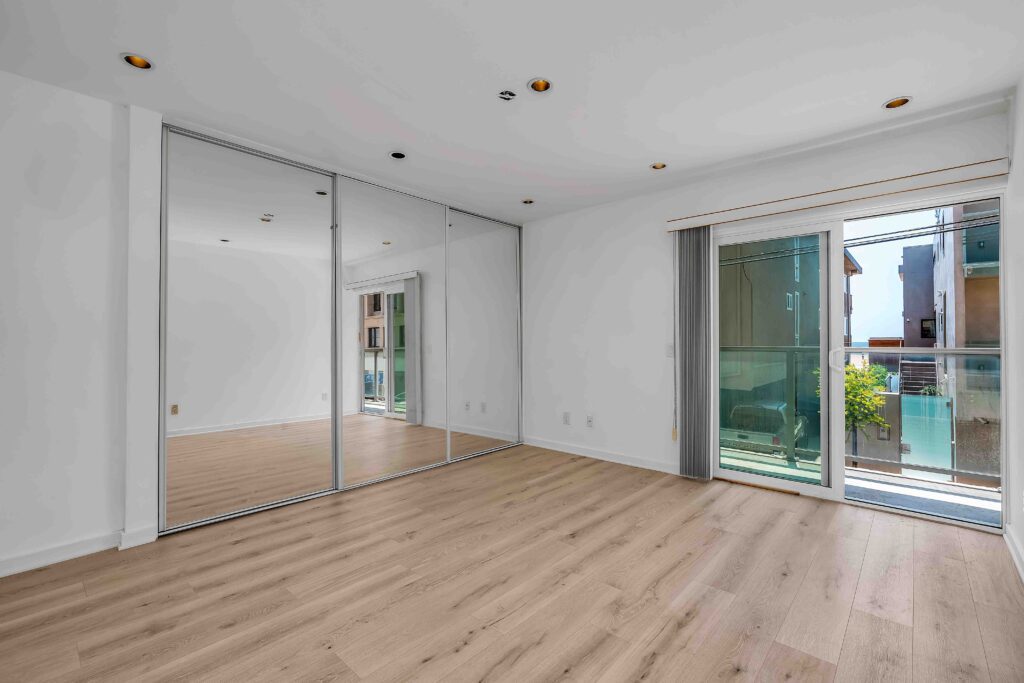 15 63rd Ave 19 15 63rd Ave 19